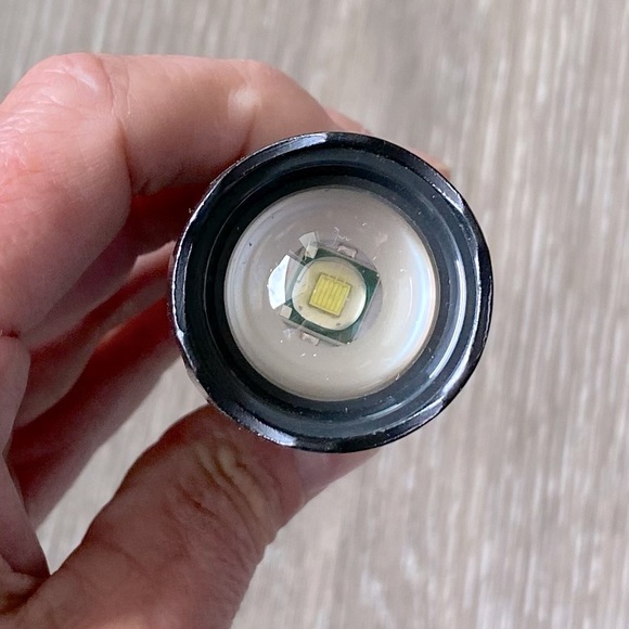 NEW! Tactical Flashlight Rechargeable Waterproof S1000 High Lumen Zooms 5 Modes - Picture 4 of 13